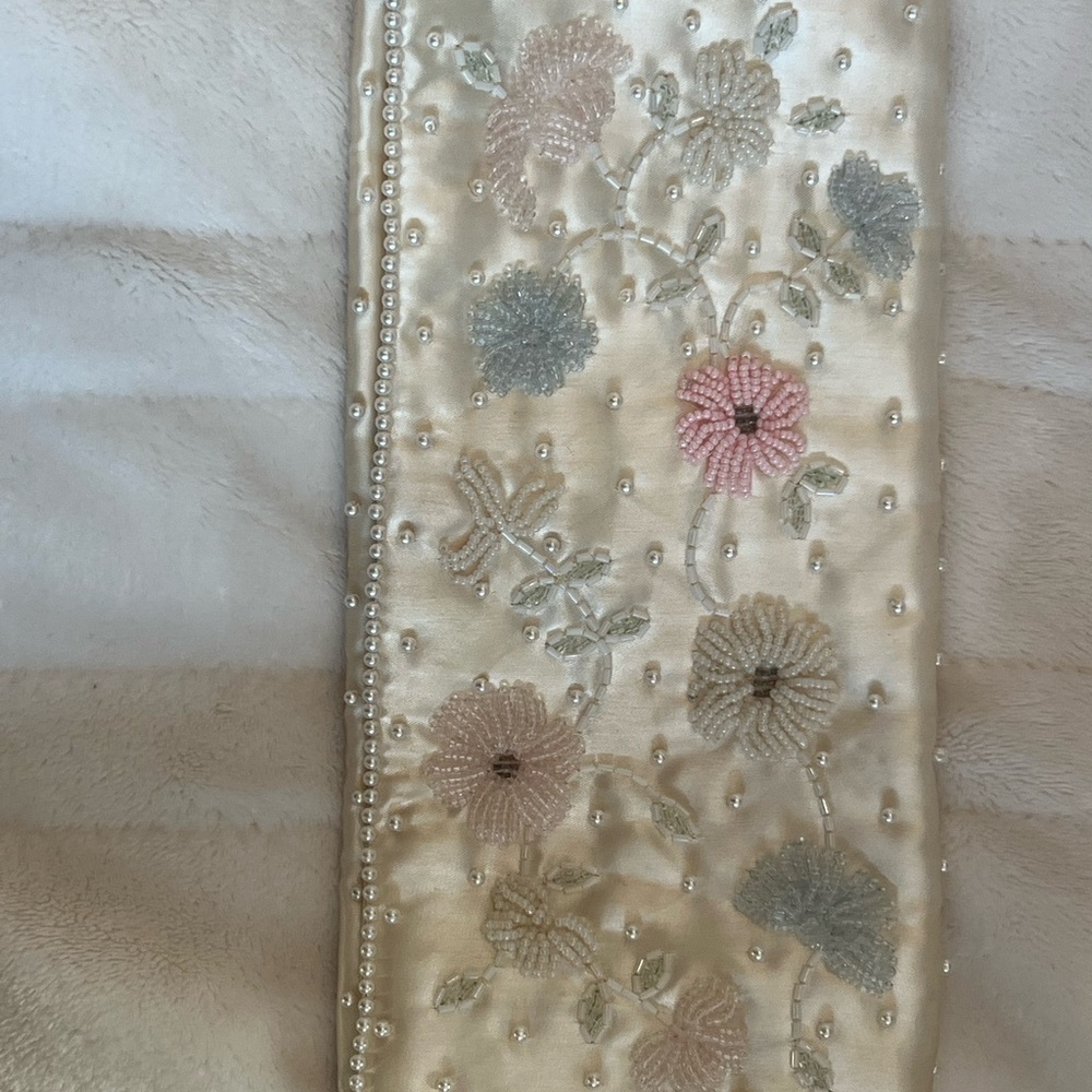 Elegant Beaded Floral Clutch